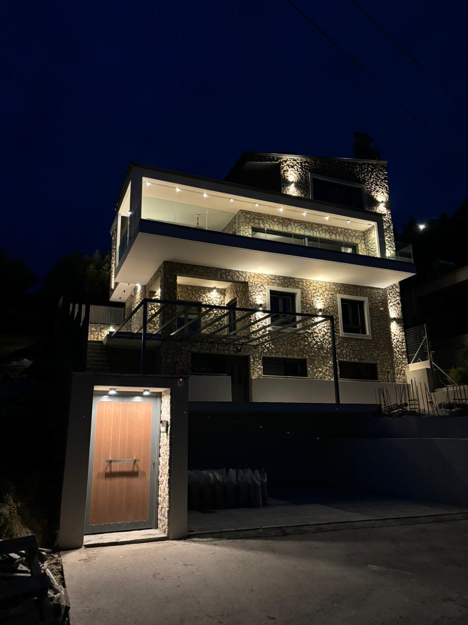 Νυχτερινή φωτογραφία βίλα